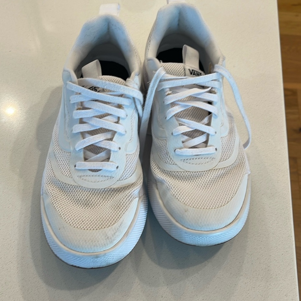 Vans ultra range white shoe sz 9